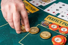 Studio Live Casino pitontoto dengan dealer profesional dan multi-kamera berkualitas tinggi